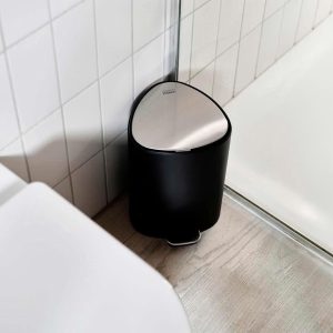 Thung rac co ban dap Joseph Joseph 70595 5L mau den nham 2