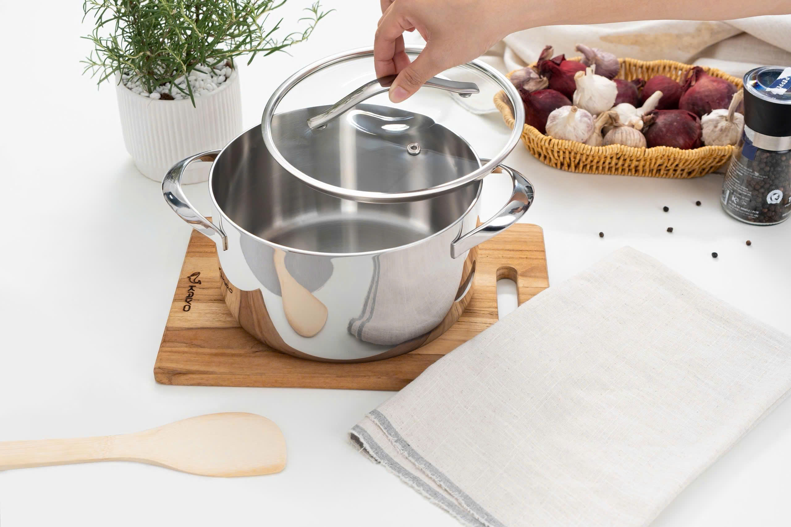 Nồi inox thân đáy liền tri-ply silver Crown kaiyo 5 Noi inox than day lien tri ply silver Crown kaiyo 5