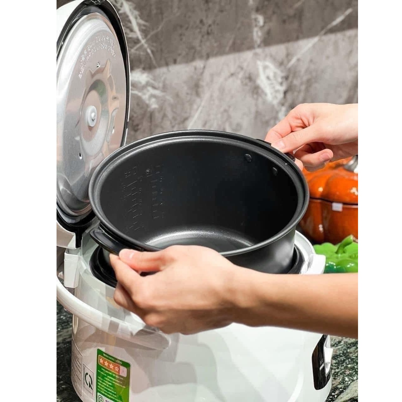 NỒI CƠM CƠ CUCKOO CR-1055B 1.8L 3 NOI COM CO CUCKOO CR 1055B 1.8L 3