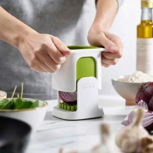 Dụng cụ cắt rau củ Joseph Joseph ChopCup 20175